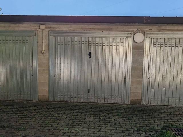 Box in vendita a San Donato Milanese, Lombardia
