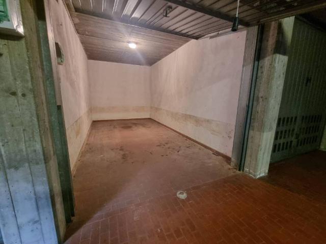 Box in vendita a Oltrepo, Piemonte