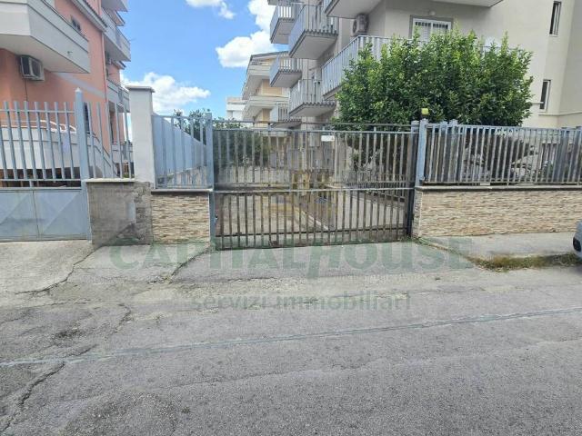 Box in vendita a San Nicola La Strada, Campania
