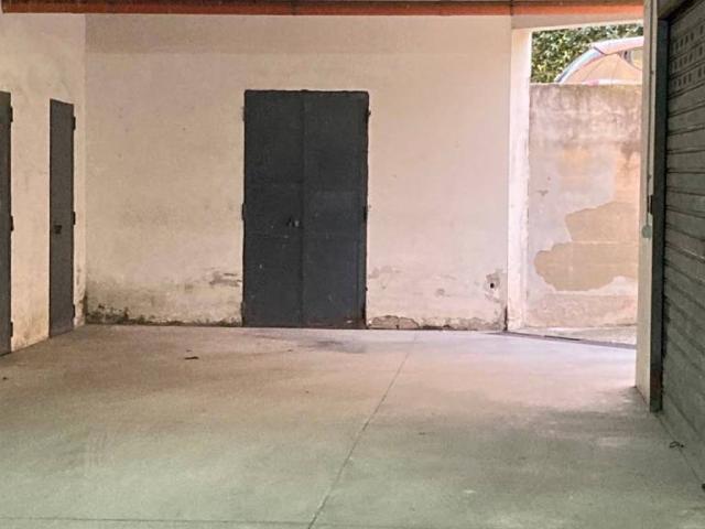 Box in vendita a San Nicola La Strada, Campania