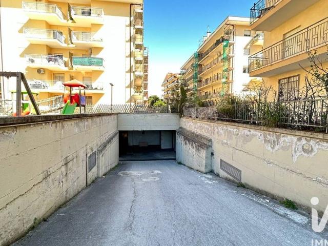 Box in vendita a San Nicola La Strada, Campania