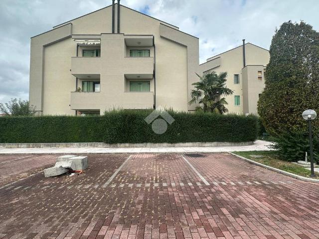 Box in vendita a Rosa / Rose, San Vito al Tagliamento / San Vît dal Tiliment