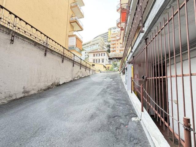 Box in vendita a Sanremo, Provincia di Imperia