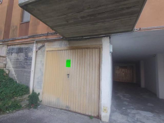 Box in vendita a Marche, Fermo