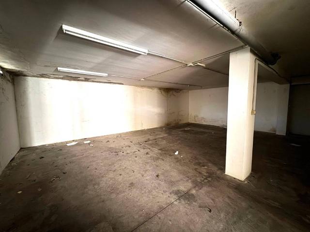 Box in vendita a Sarno, Campania