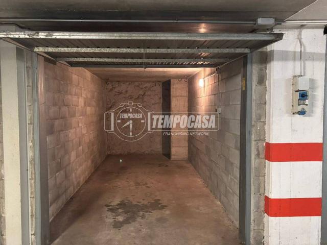 Box in vendita a Volta-Prealpi, Saronno