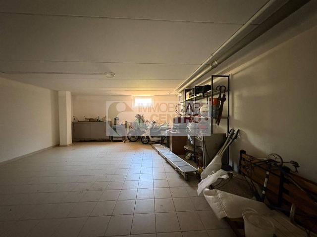 Box in vendita a Sarzana, Liguria