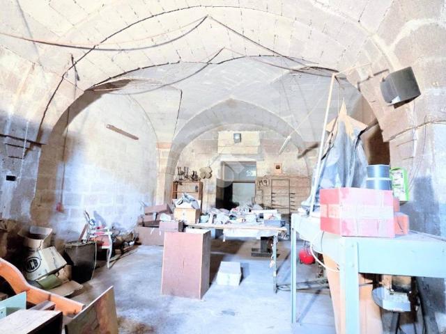 Box in vendita a Puglia, Taranto