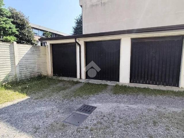 Box in vendita a Sedriano, Lombardia