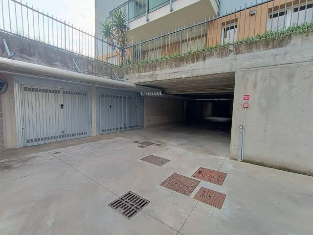 Box in vendita a Sedriano, Lombardia
