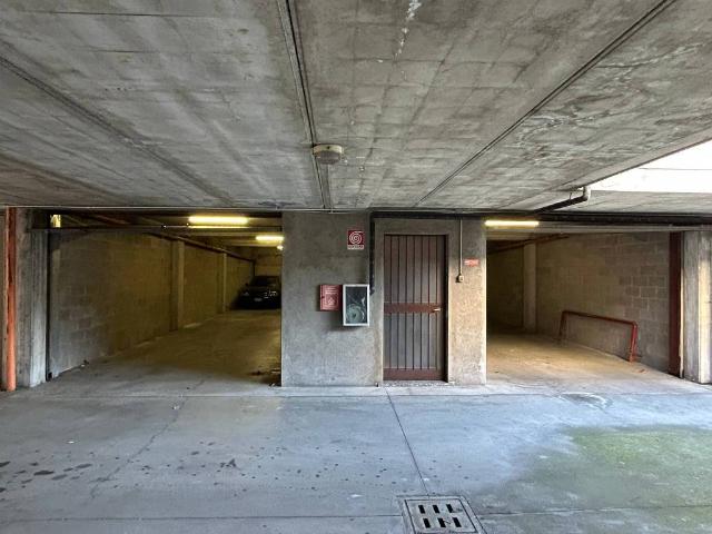 Box in vendita a Seregno, Lombardia