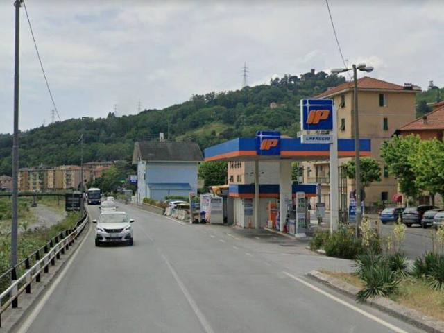 Box in vendita a Serra Riccò, Liguria