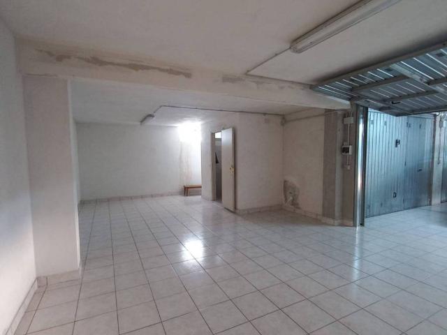 Box in vendita a Marche, Fermo