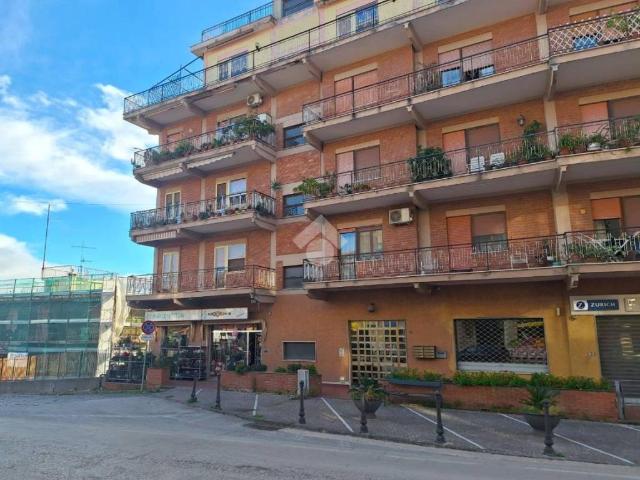 Box in vendita a Sessa Aurunca, Campania