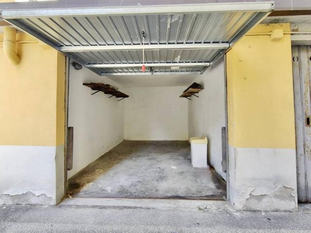 Box in vendita a Quinto Basso, Sesto Fiorentino
