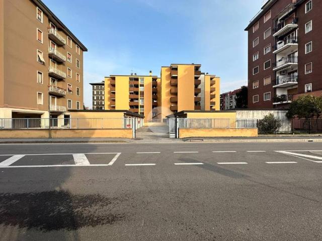 Box in vendita a Cascine Olona, Settimo Milanese