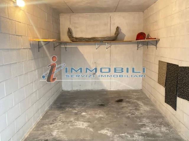 Box in vendita a Cascine Olona, Settimo Milanese