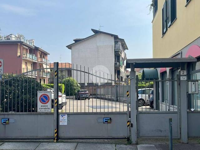 Box in vendita a Cascine Olona, Settimo Milanese