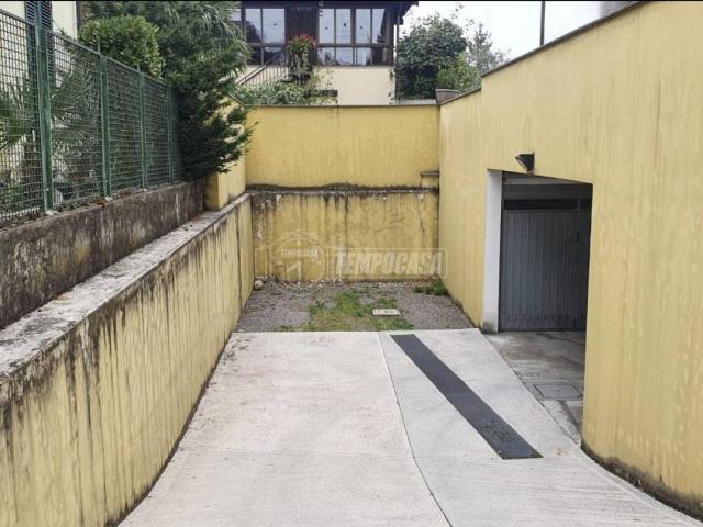Box in vendita a Cascine Olona, Settimo Milanese