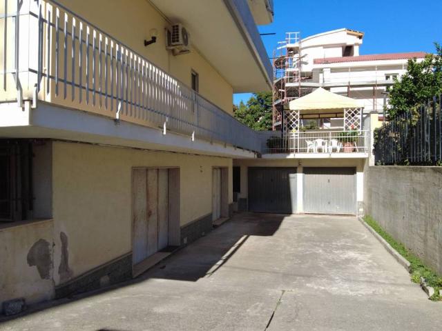 Box in vendita a Siderno, Calabria