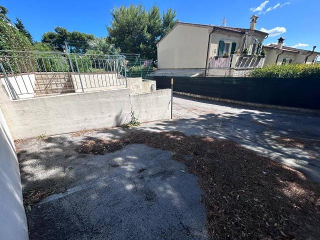 Box in vendita a Marche, Ancona