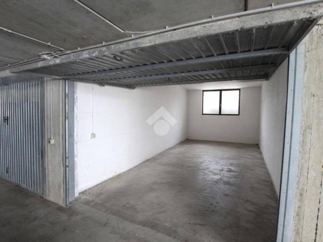 Box in vendita a Sirone, Lombardia