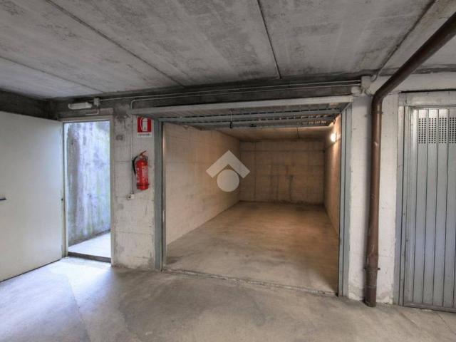 Box in vendita a Sirone, Lombardia