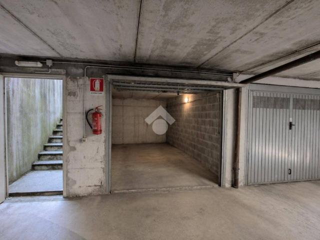 Box in vendita a Sirone, Lombardia