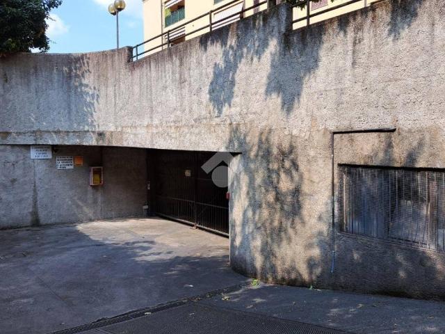 Box in vendita a Solaro, Lombardia