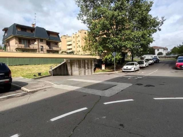Box in vendita a Solaro, Lombardia