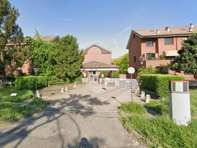 Box in vendita a Solaro, Lombardia