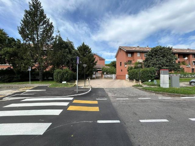 Box in vendita a Solaro, Lombardia