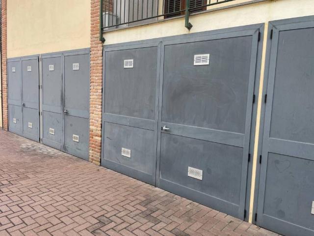 Box in vendita a Sommariva del Bosco, Piemonte