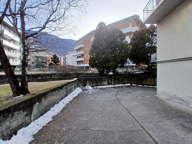 Box in vendita a Sondrio, Lombardia
