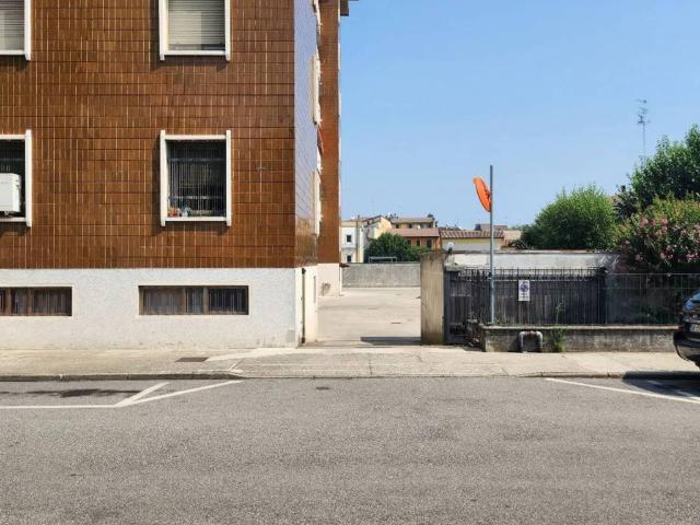 Box in vendita a Soresina, Lombardia