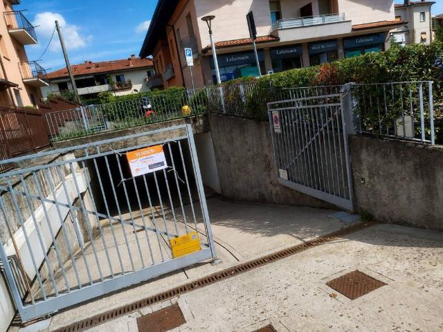 Box in vendita a Sorisole, Lombardia