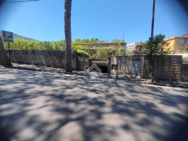 Box in vendita a Sorrento, Campania
