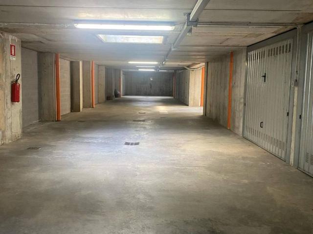 Box in vendita a Sovico, Lombardia