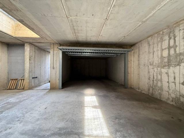 Box in vendita a Sovico, Lombardia