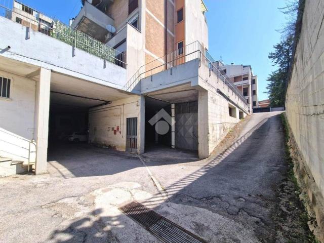 Box in vendita a Spoleto, Umbria