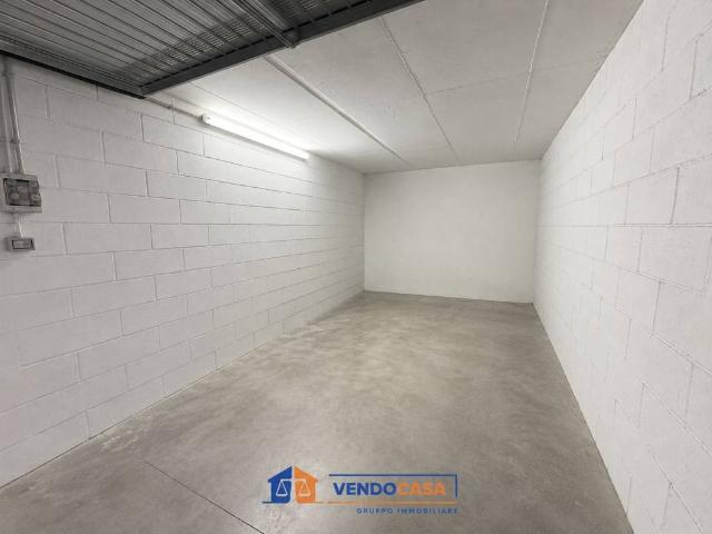 Box in vendita a Spotorno, Liguria