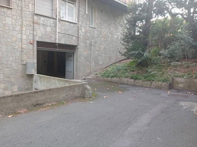 Box in vendita a Spotorno, Liguria