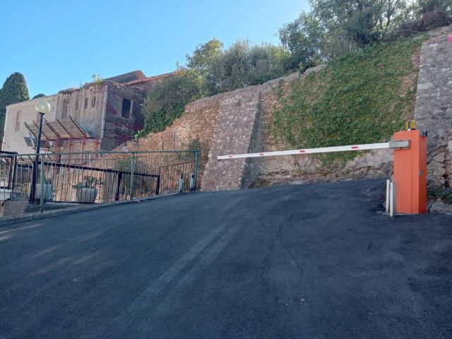 Box in vendita a Spotorno, Liguria