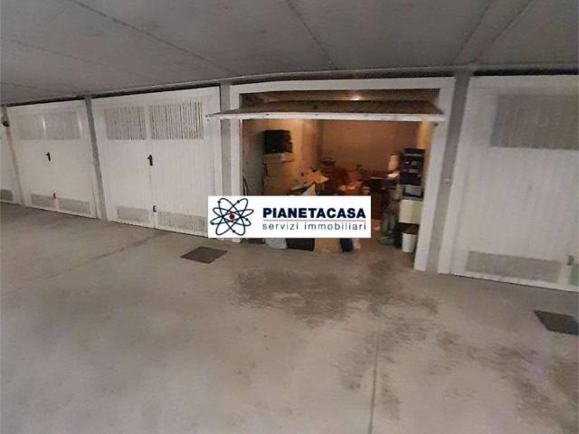 Box in vendita a Stezzano, Lombardia