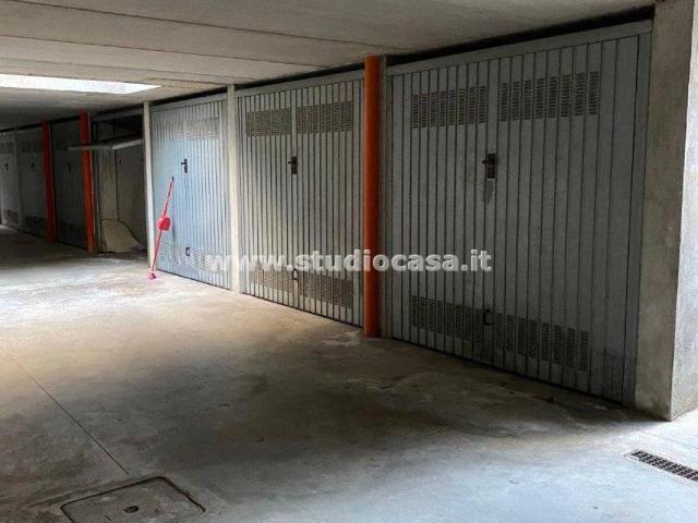 Box in vendita a Stezzano, Lombardia