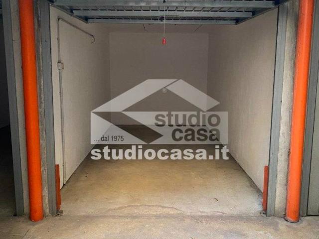 Box in vendita a Stezzano, Lombardia