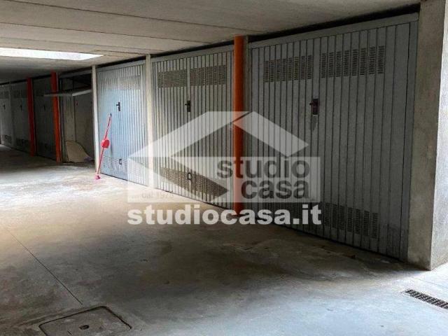 Box in vendita a Stezzano, Lombardia