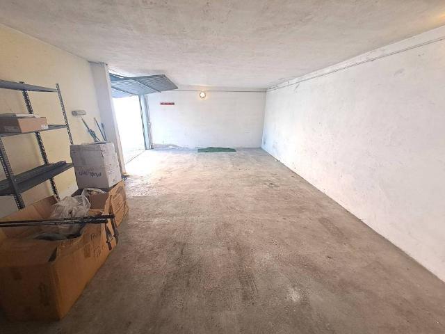 Box in vendita a Stezzano, Lombardia