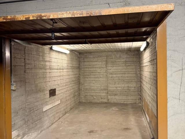 Box in vendita a Stezzano, Lombardia