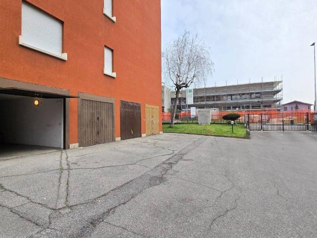 Box in vendita a Suisio, Lombardia